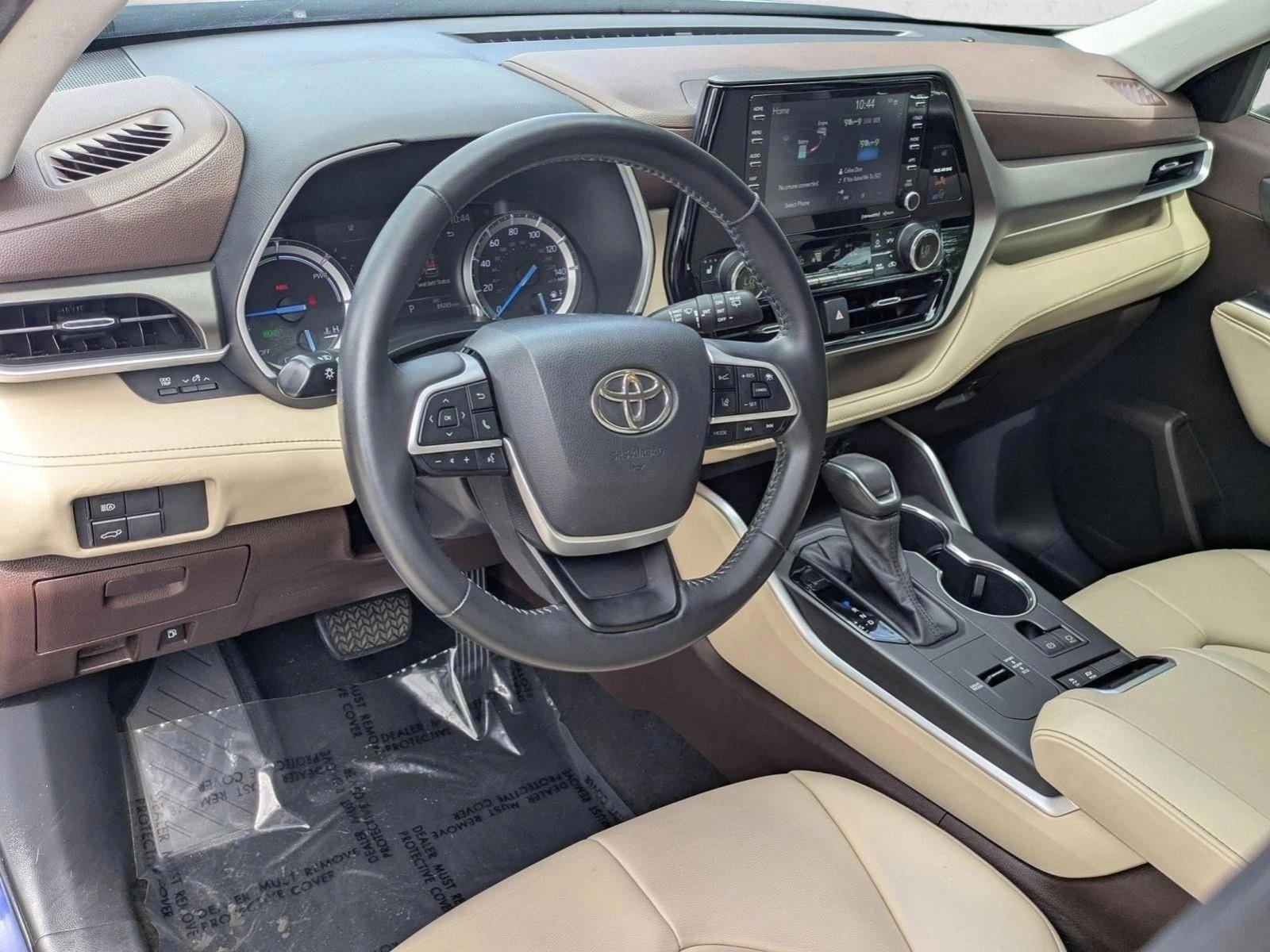 Thumbnail: 2022 Toyota Highlander - 3