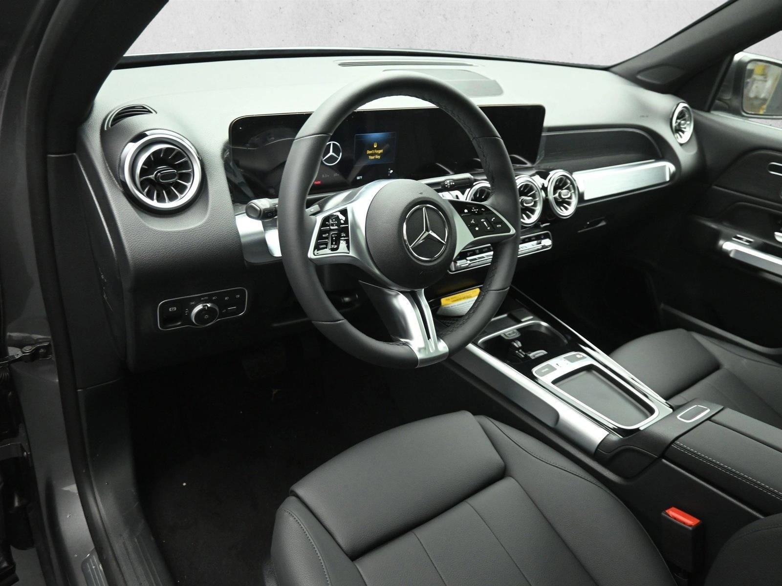 Thumbnail: 2026 Mercedes-Benz GLB - 3