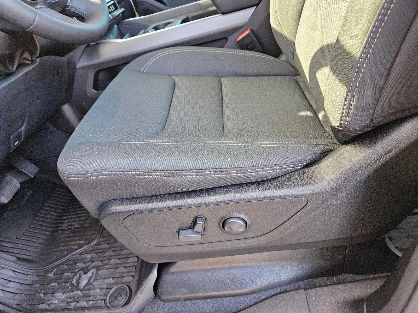 Thumbnail: 2026 RAM 1500 - 4