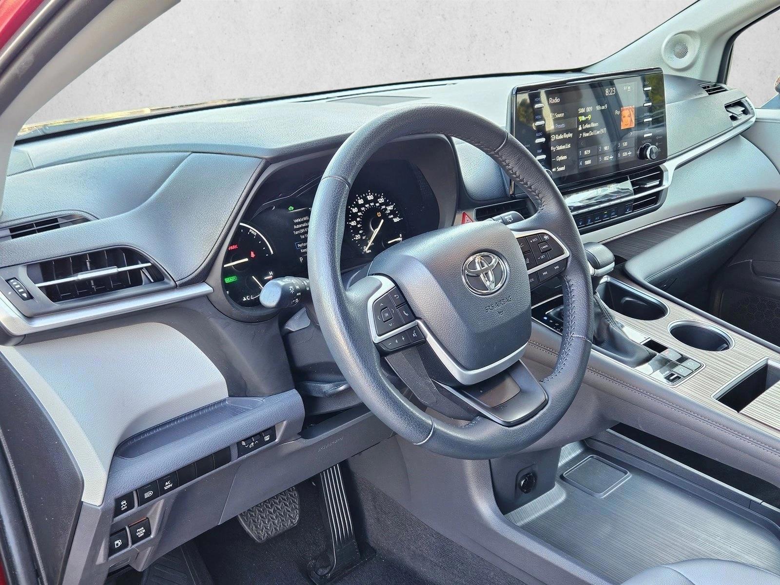 Thumbnail: 2024 Toyota Sienna - 3