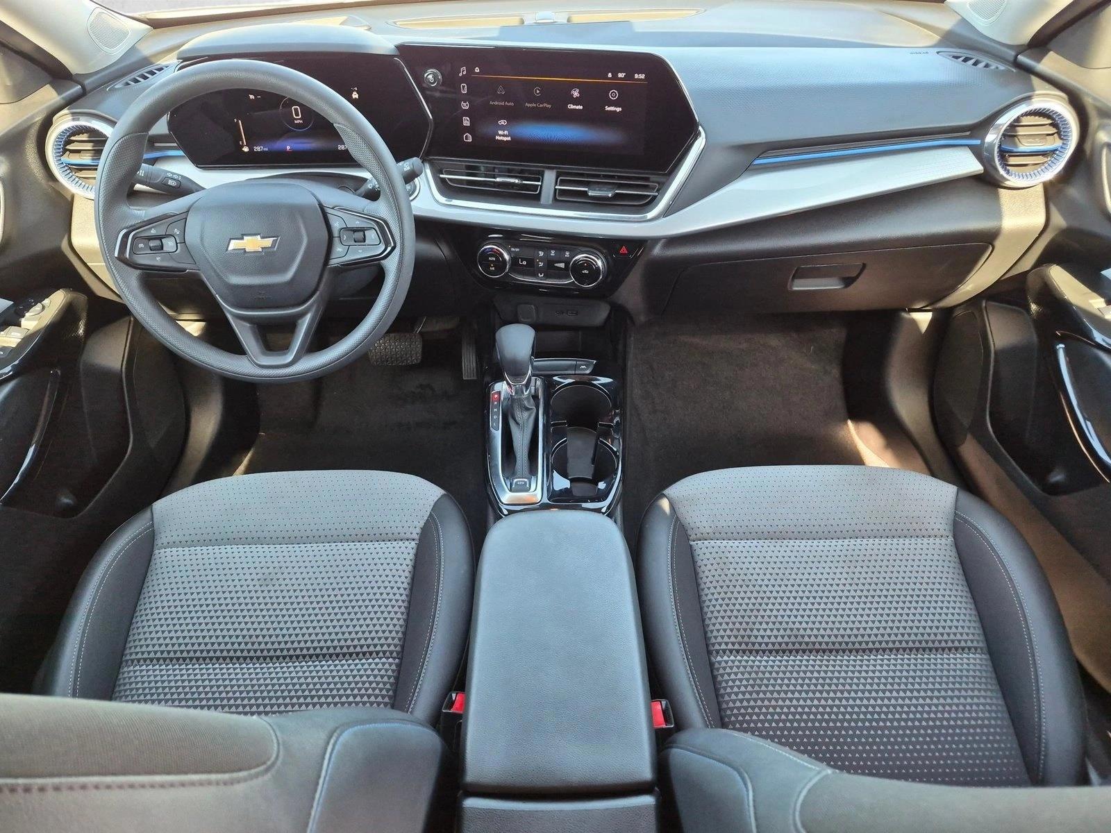 Thumbnail: 2025 Chevrolet Trax - 3