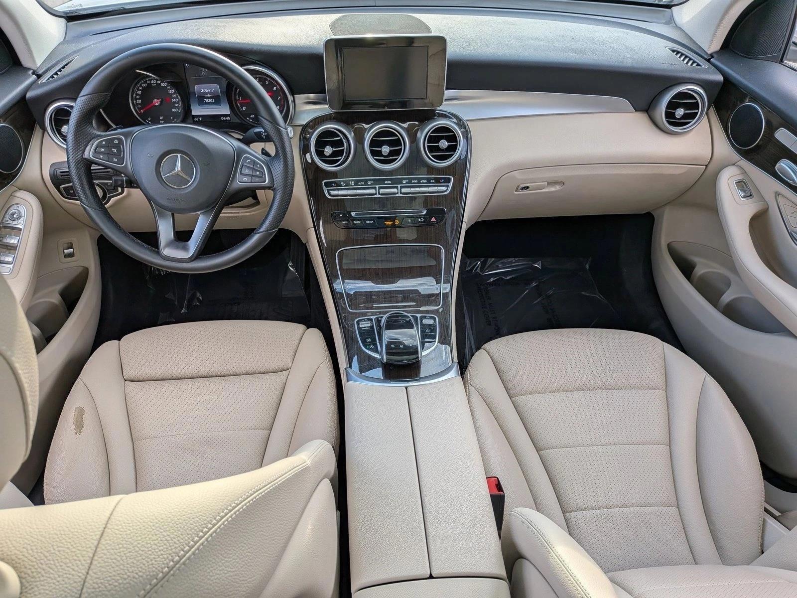 Thumbnail: 2016 Mercedes-Benz GLC - 3