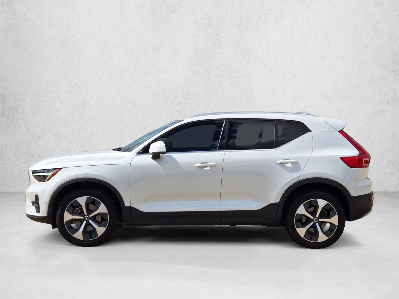 Thumbnail: 2025 Volvo XC40 - 2
