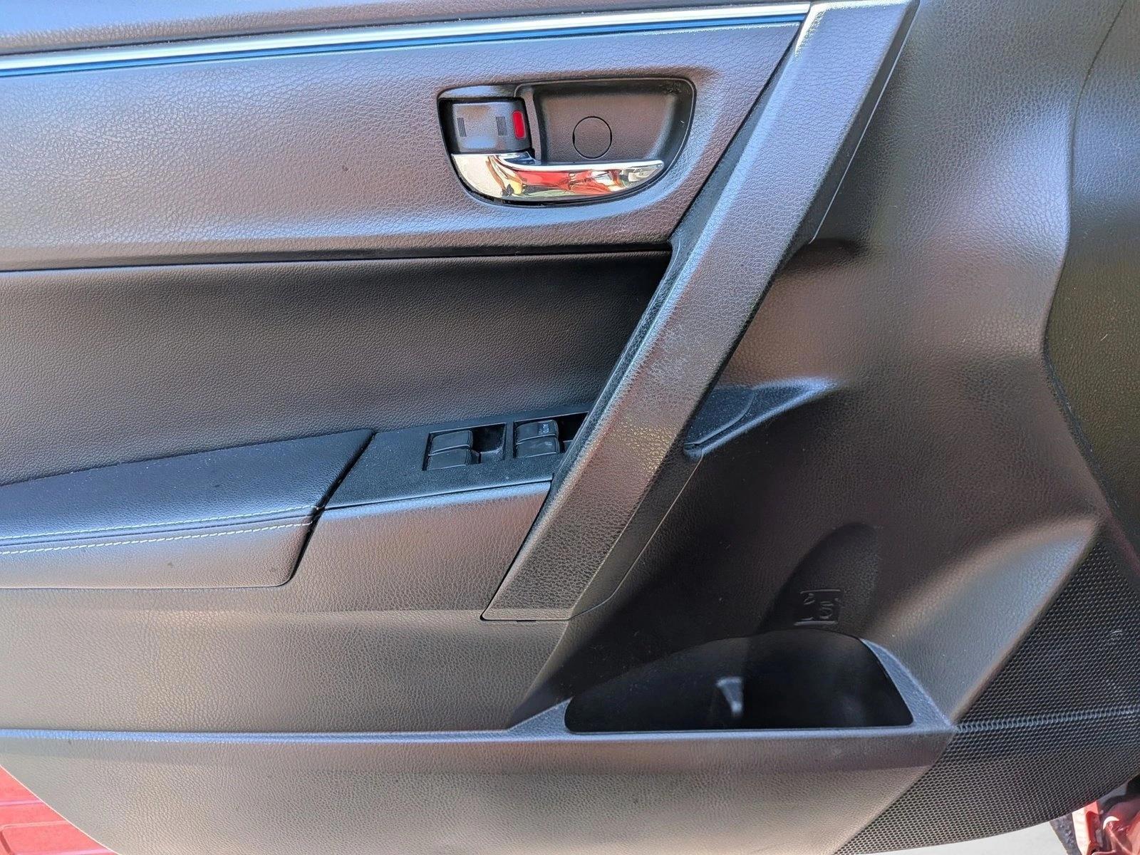 Thumbnail: 2014 Toyota Corolla - 3