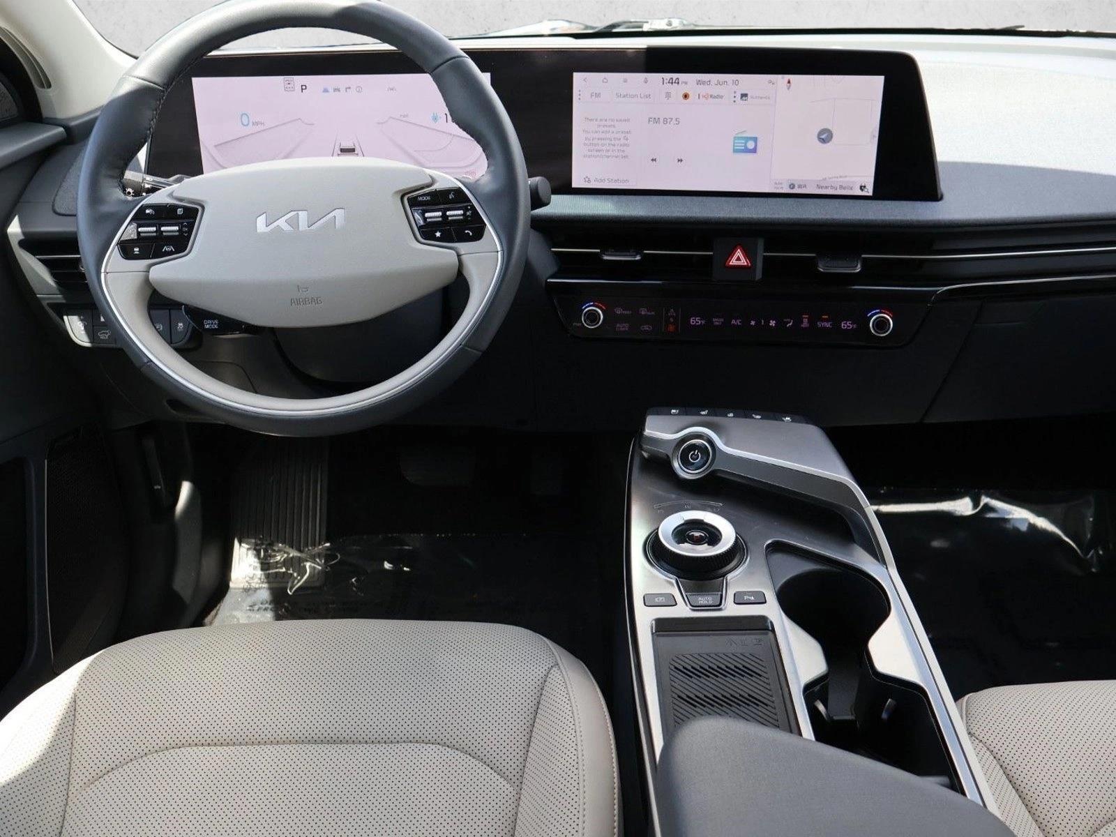 Thumbnail: 2022 Kia EV6 - 3