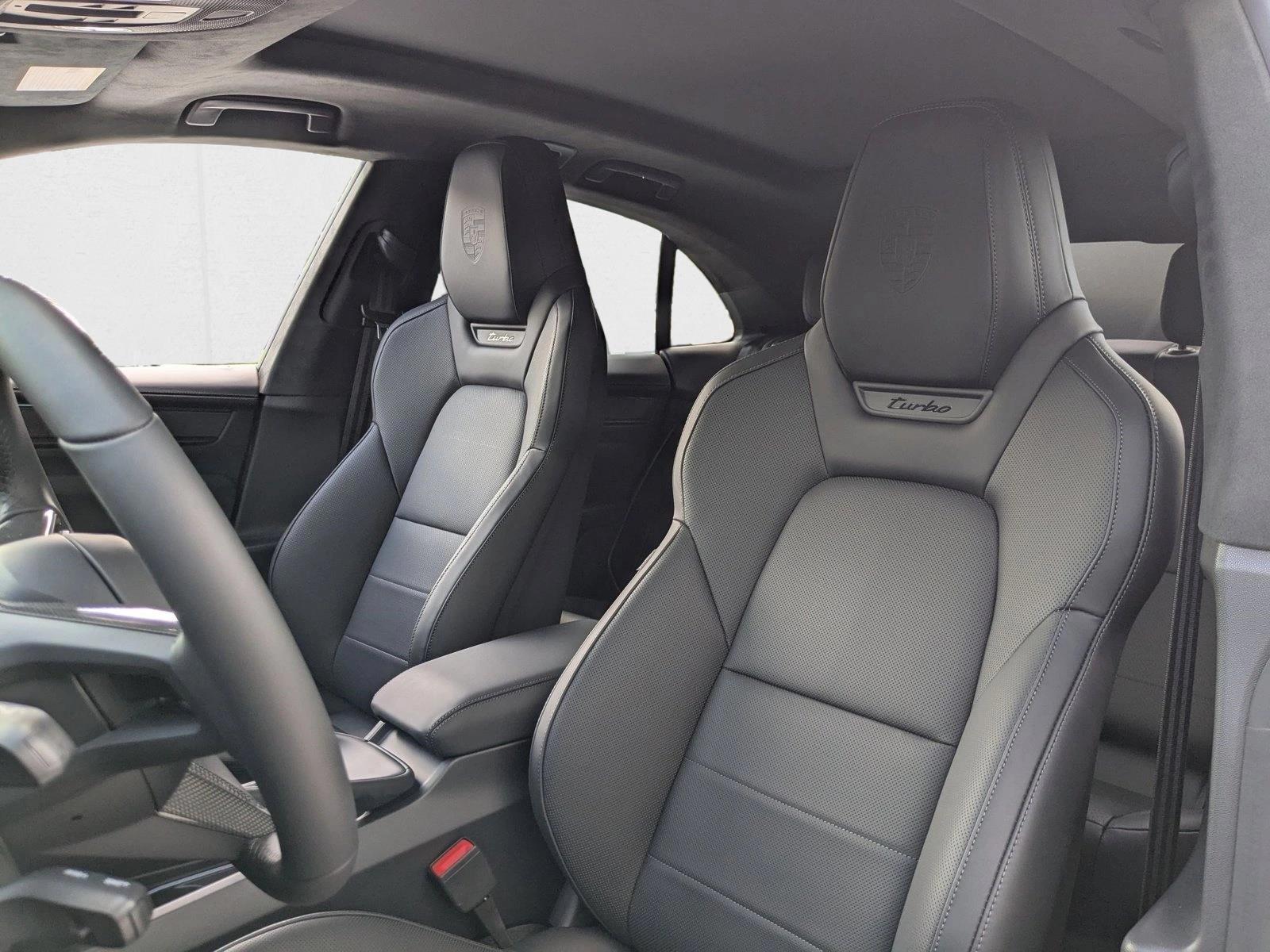 2025 Porsche Macan Turbo Electric - Photo 5