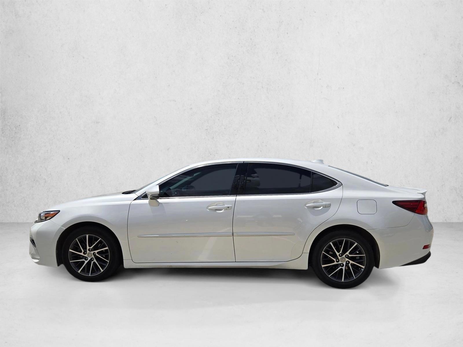 Thumbnail: 2016 Lexus ES - 2