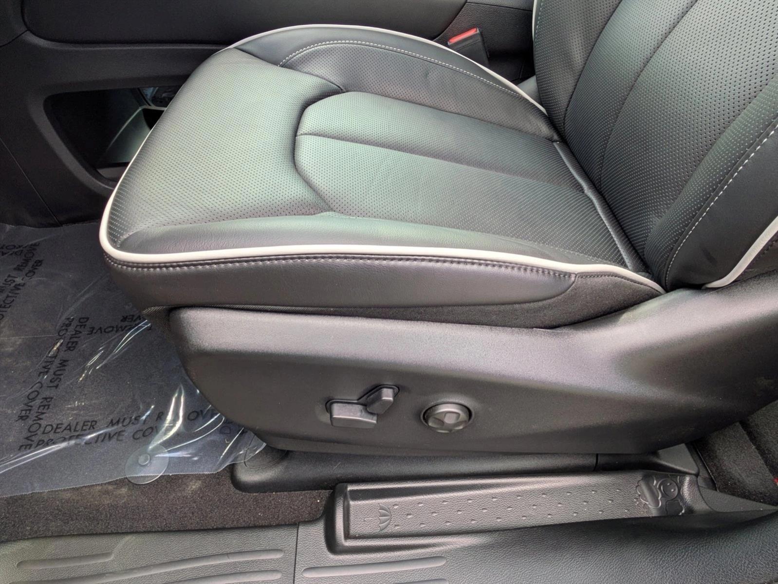 Thumbnail: 2026 Chrysler Pacifica - 4