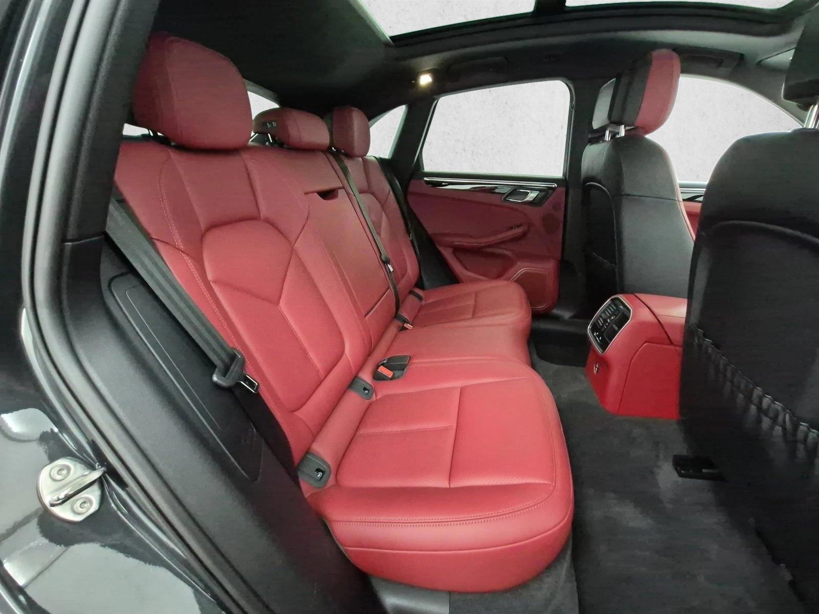 2026 Porsche Macan T - Photo 24