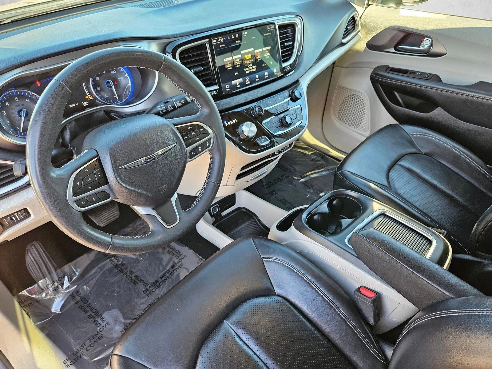 Thumbnail: 2023 Chrysler Pacifica - 3