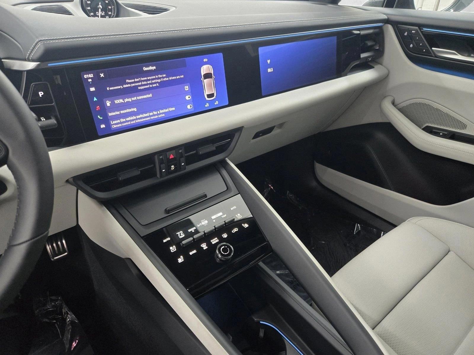 2025 Porsche Macan S - Photo 27