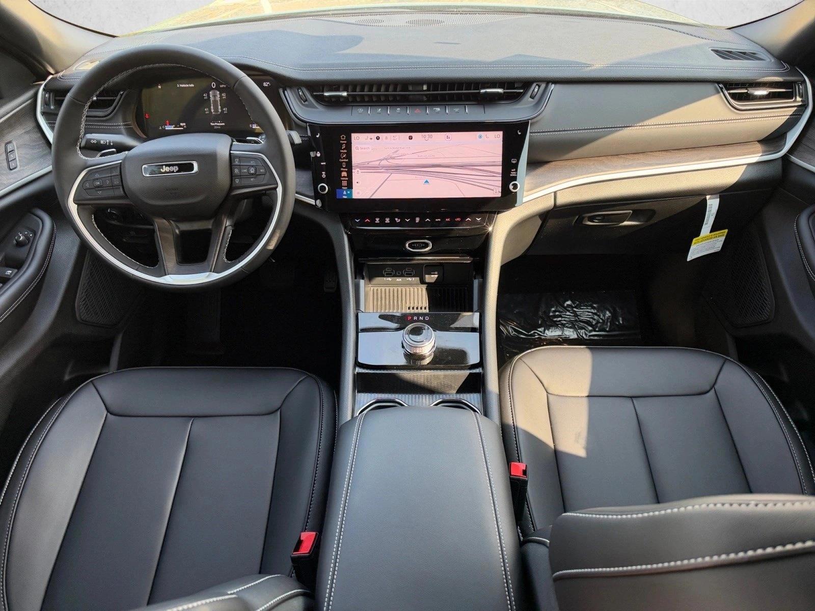 Thumbnail: 2027 Jeep Grand Cherokee - 4