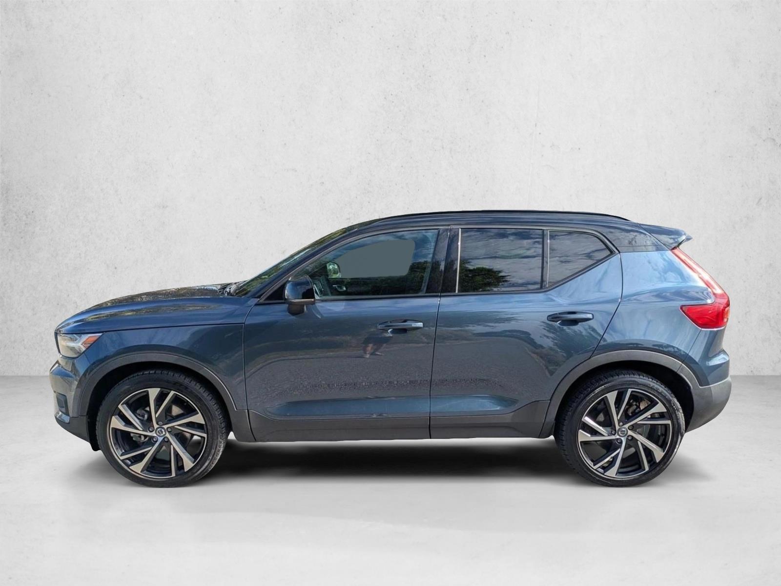 Thumbnail: 2022 Volvo XC40 - 2