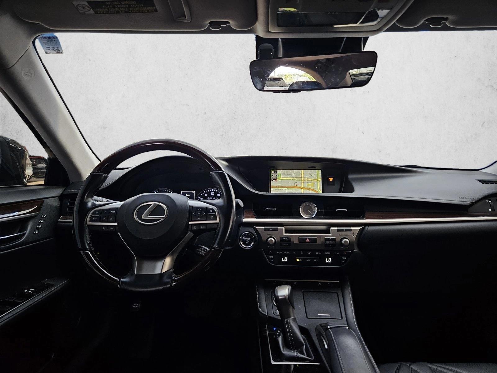 Thumbnail: 2017 Lexus ES - 3