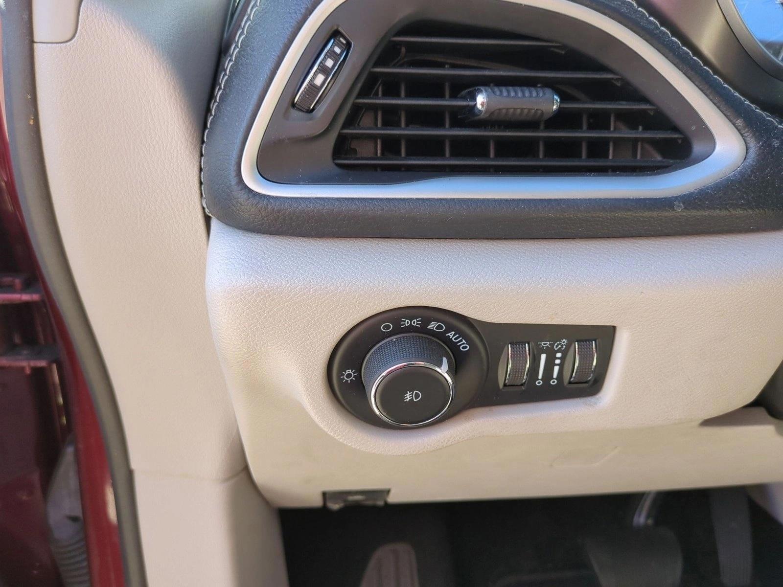 Thumbnail: 2021 Chrysler Pacifica - 3