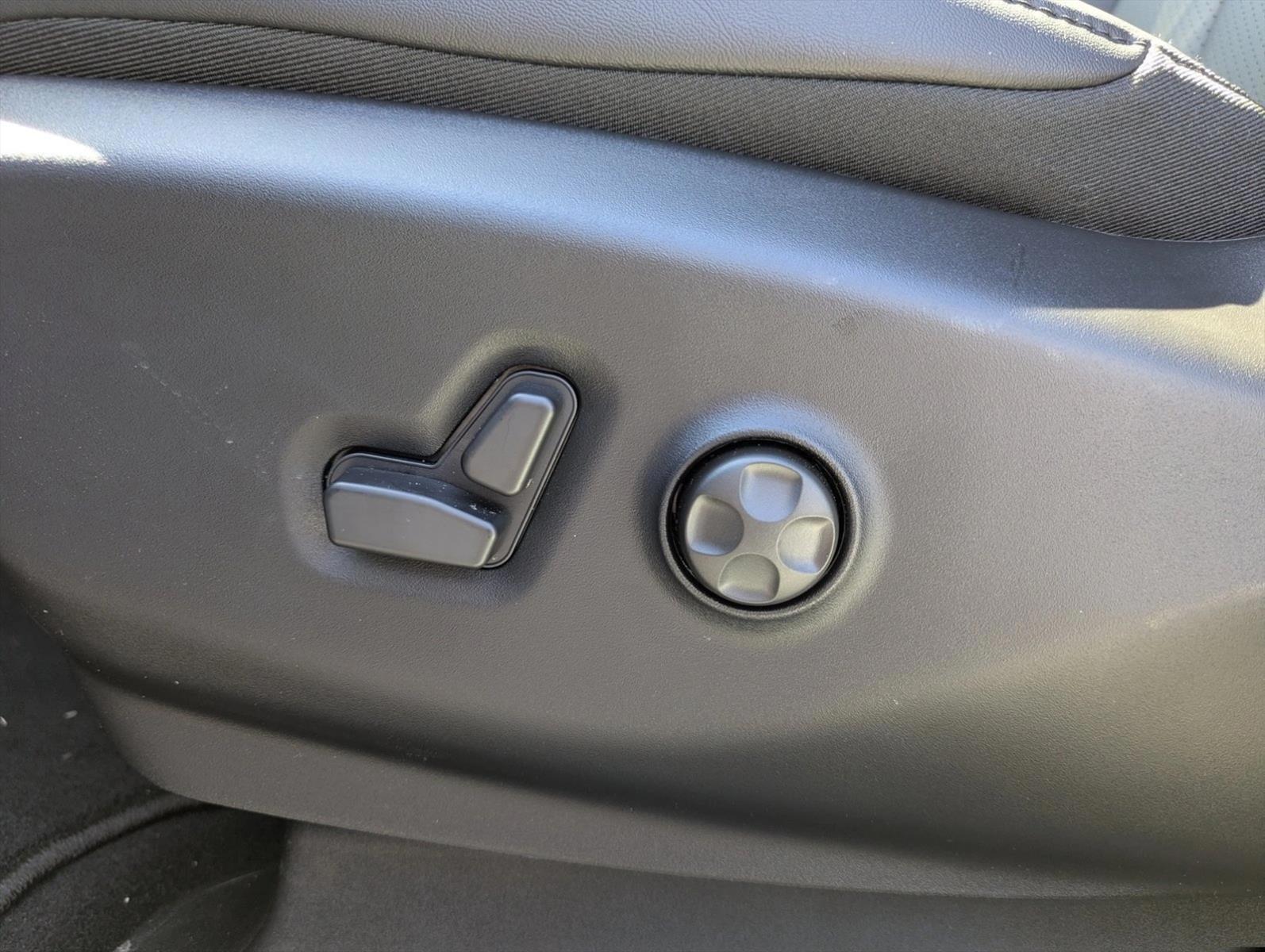 Thumbnail: 2026 Chrysler Pacifica - 3