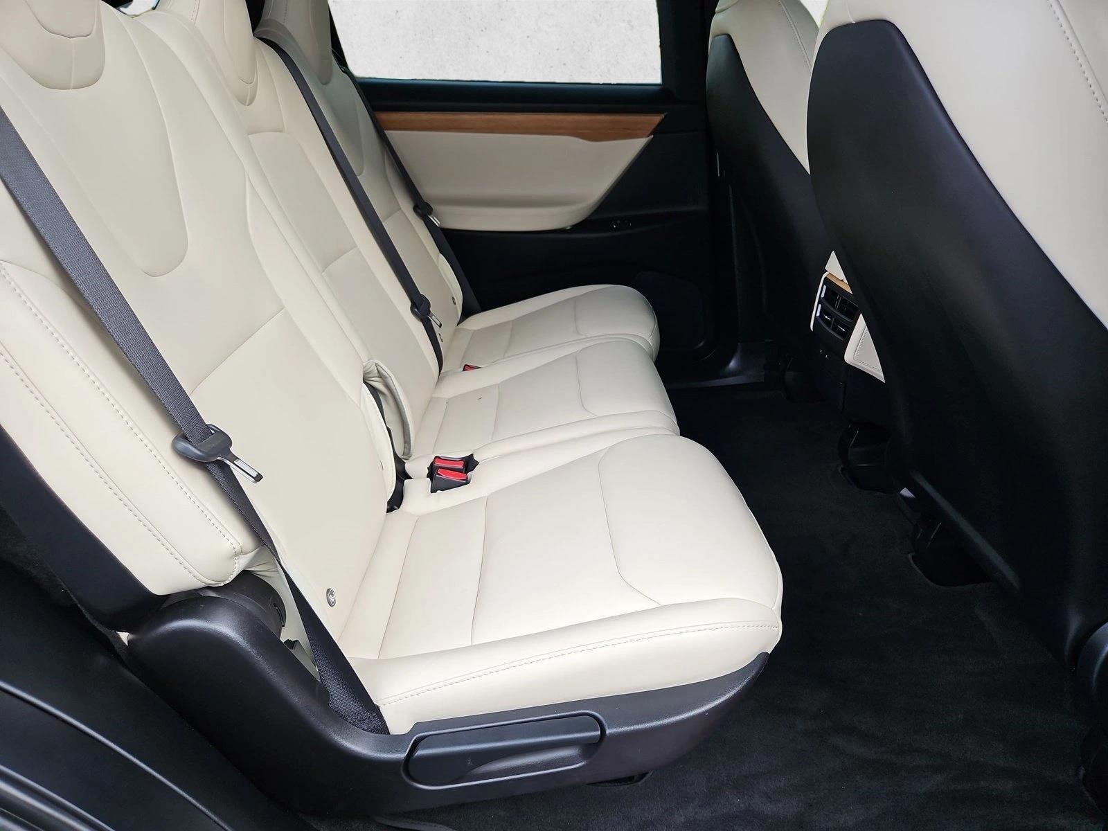2020 Tesla Model X Long Range - Photo 20