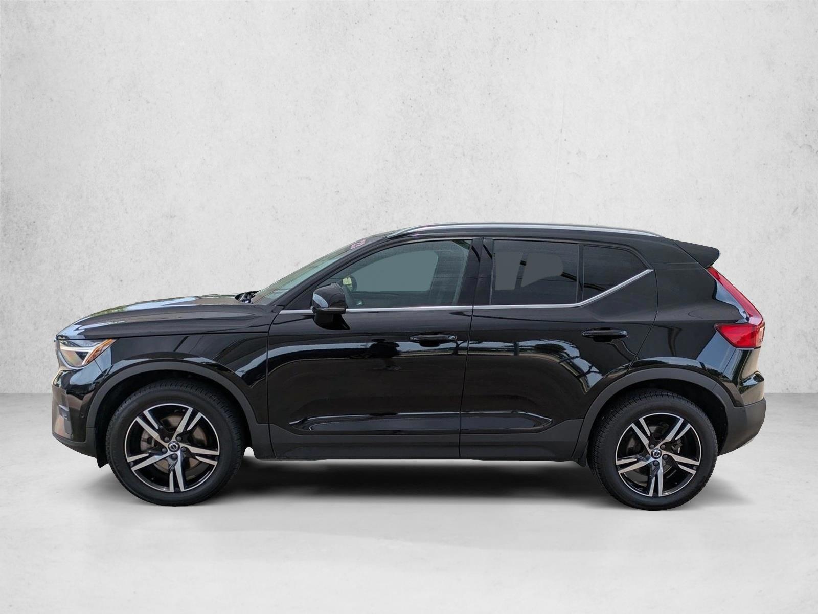 Thumbnail: 2023 Volvo XC40 - 2