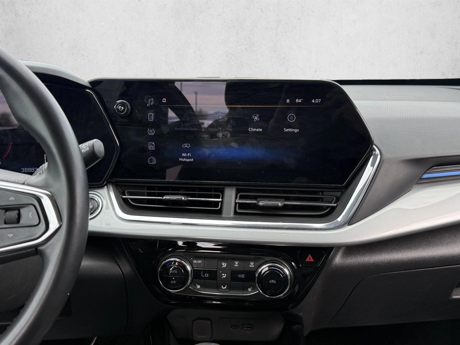 2025 Chevrolet Trax LT - Photo 17