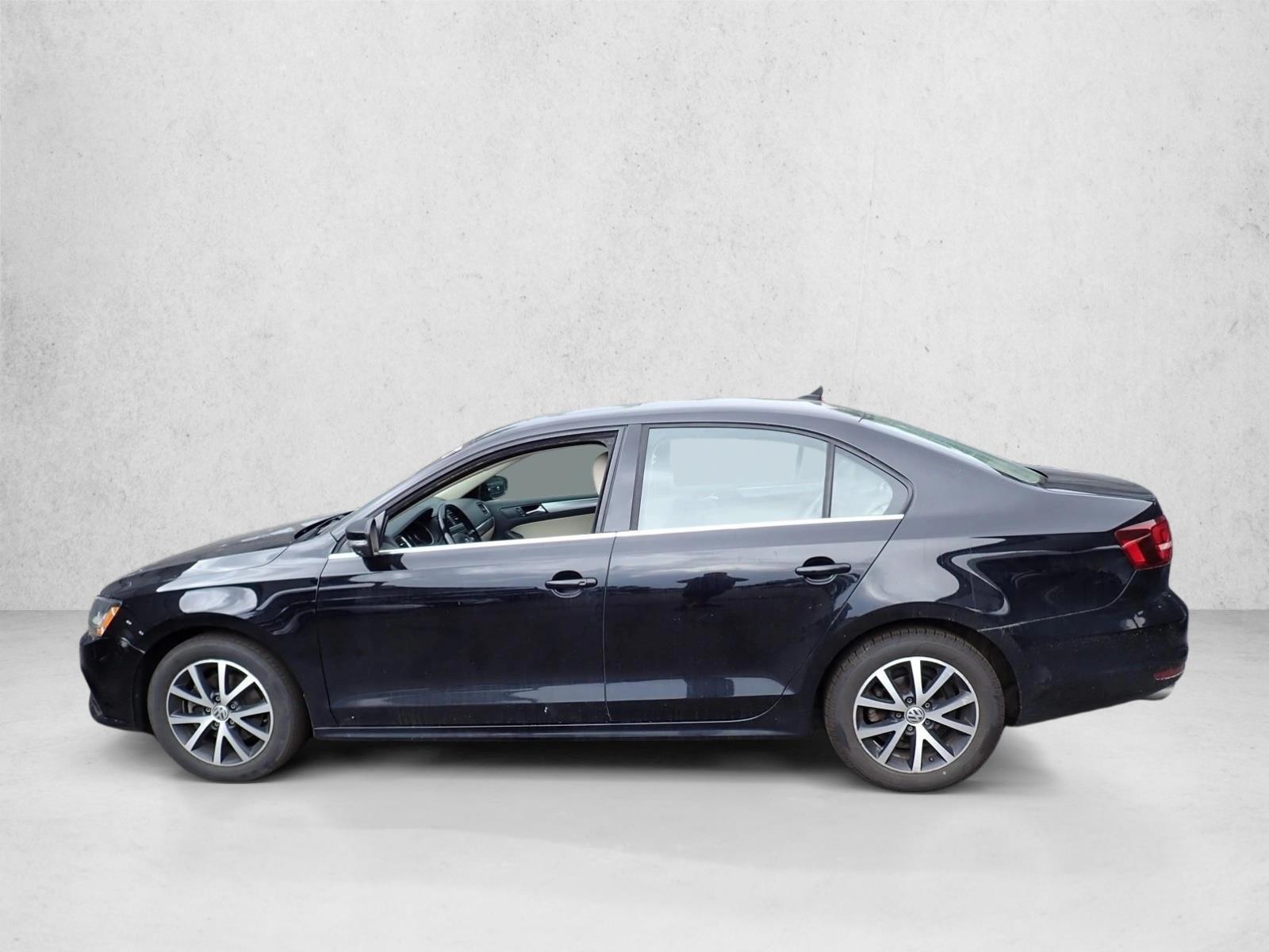 Thumbnail: 2017 Volkswagen Jetta - 4