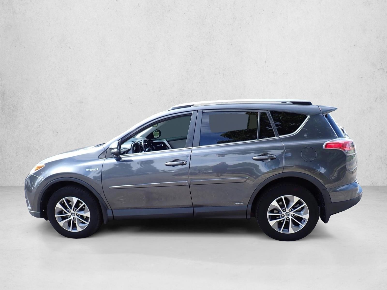 Thumbnail: 2017 Toyota RAV4 - 2