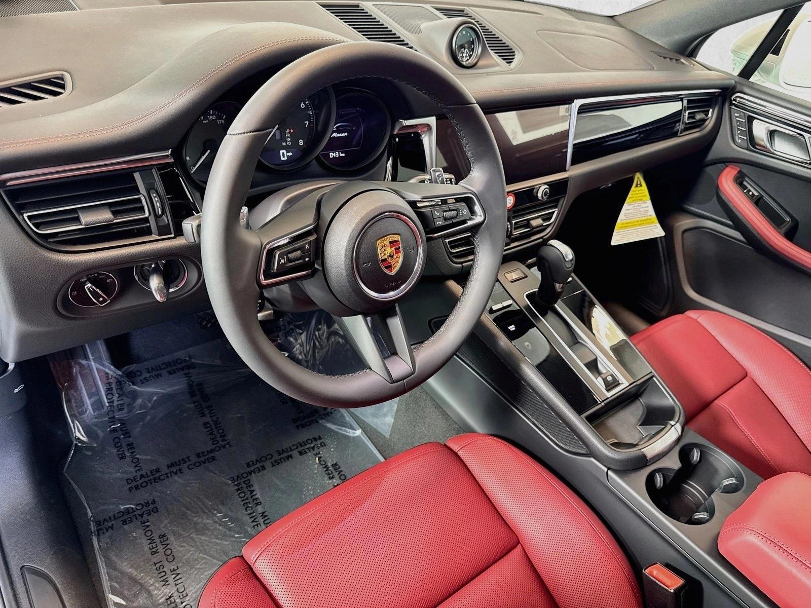 Thumbnail: 2026 Porsche Macan - 3