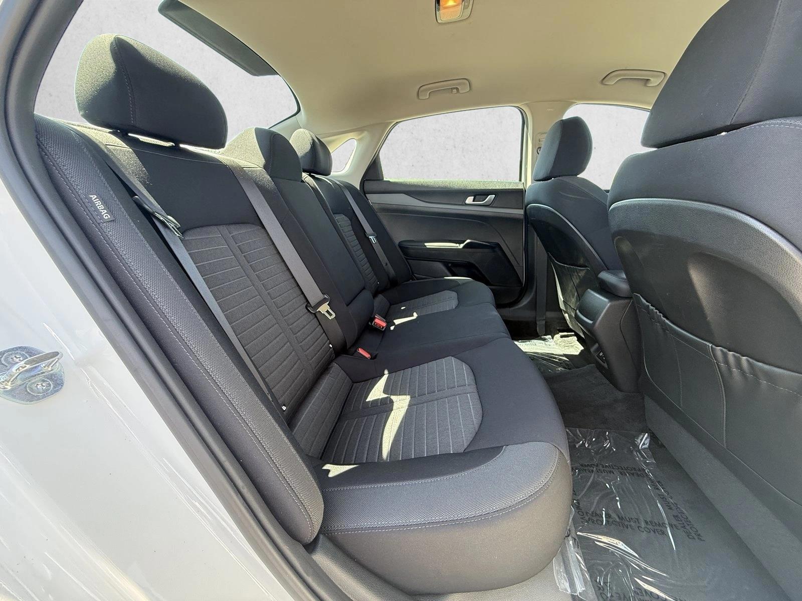 2025 Kia K5 LXS - Photo 23