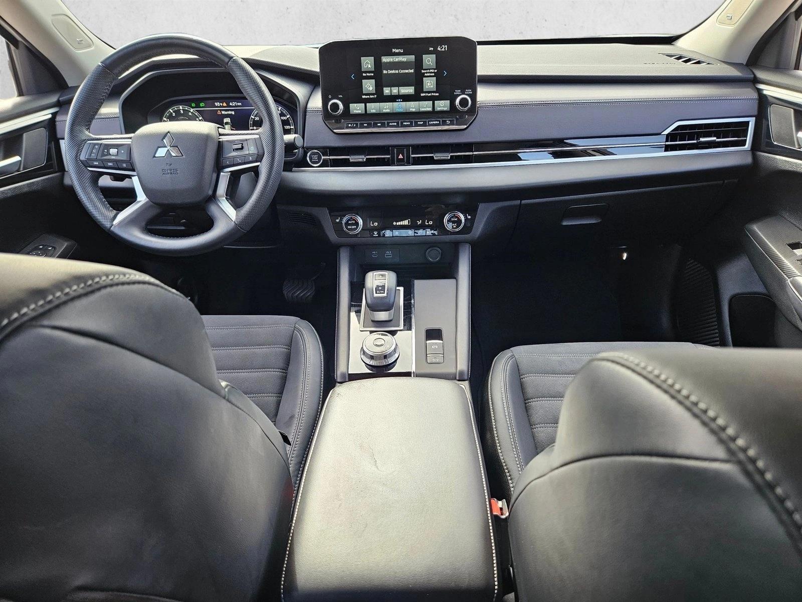 Thumbnail: 2023 Mitsubishi Outlander - 3