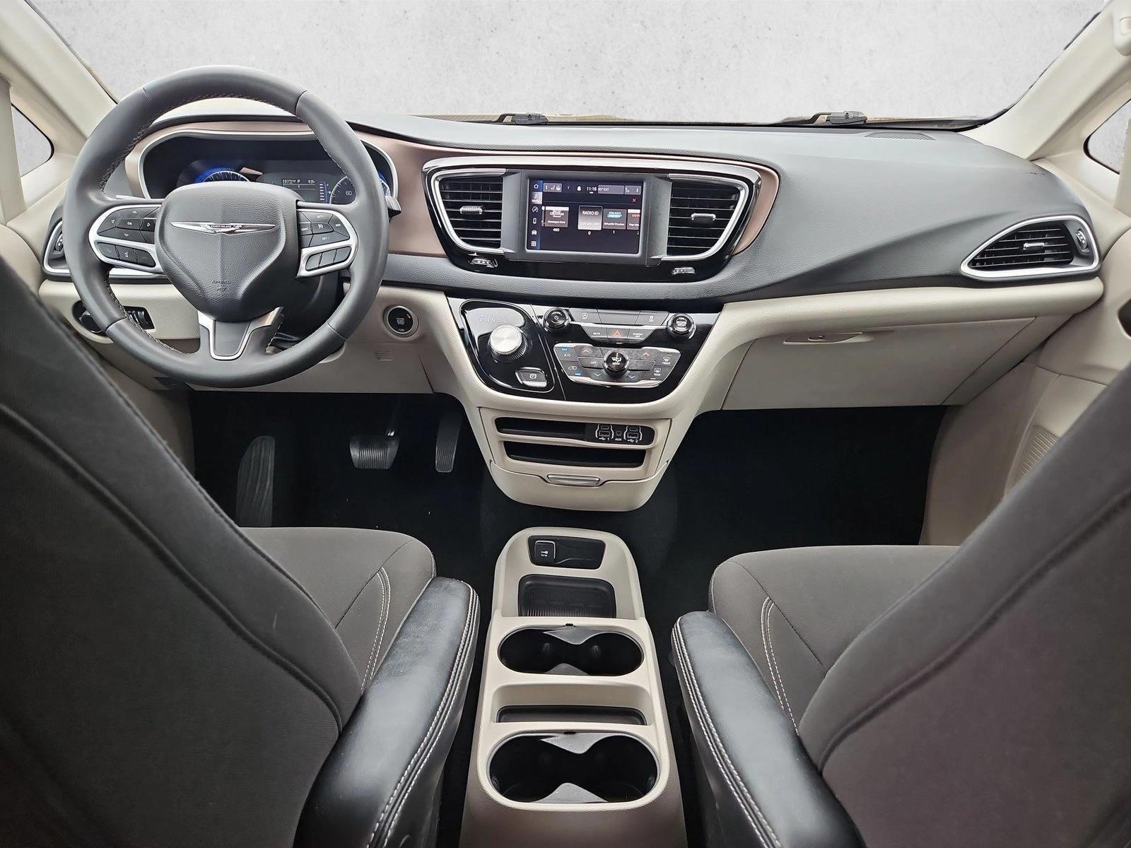 Thumbnail: 2023 Chrysler Voyager - 3