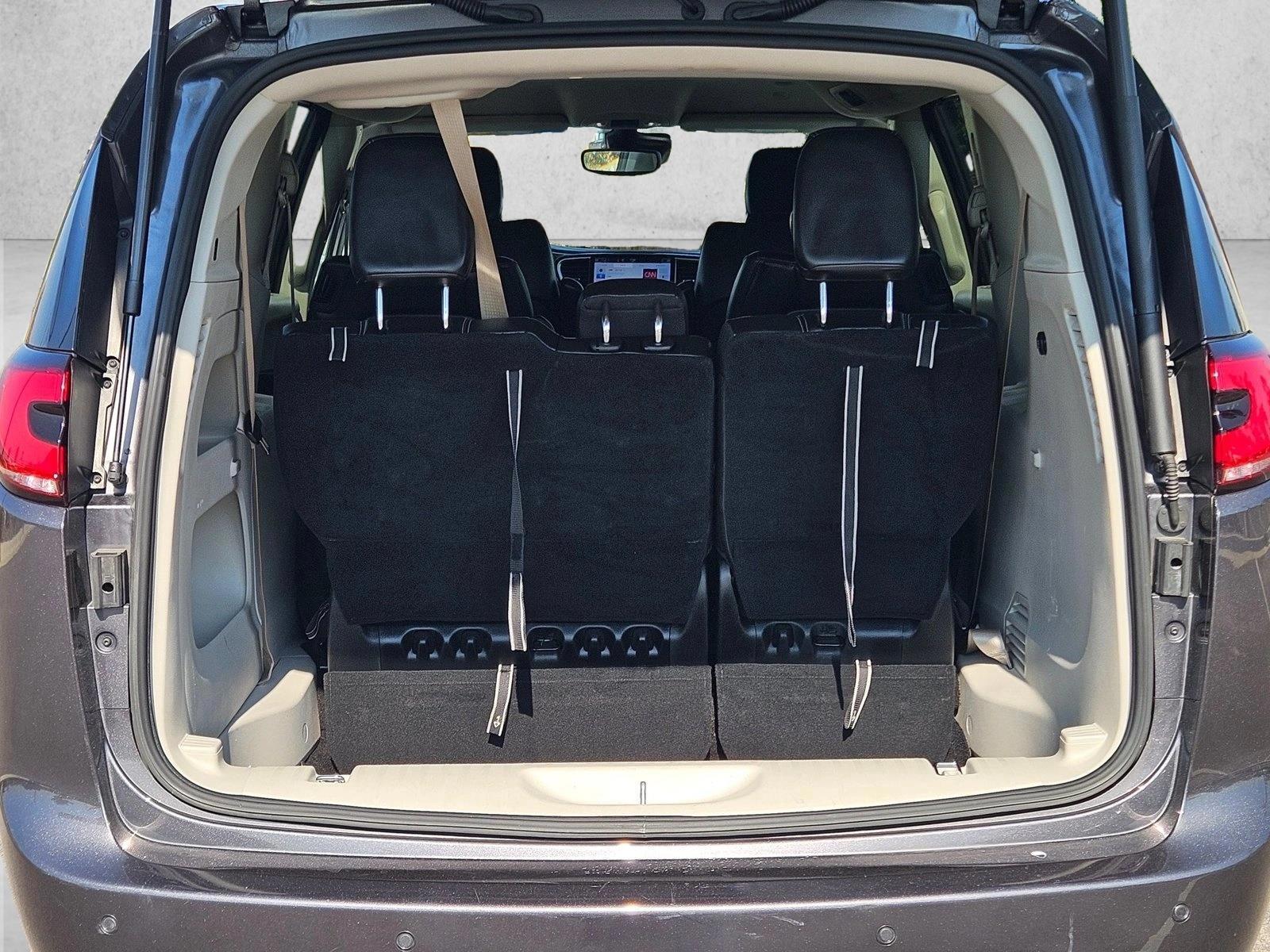 2023 Chrysler Pacifica Touring L - Photo 6