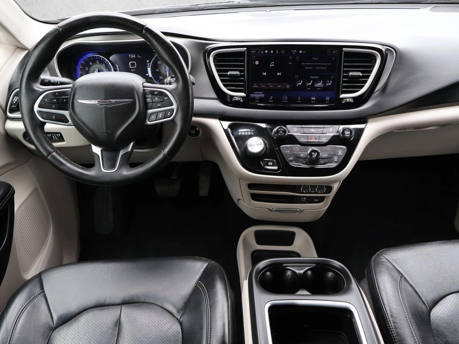 Thumbnail: 2022 Chrysler Pacifica - 3