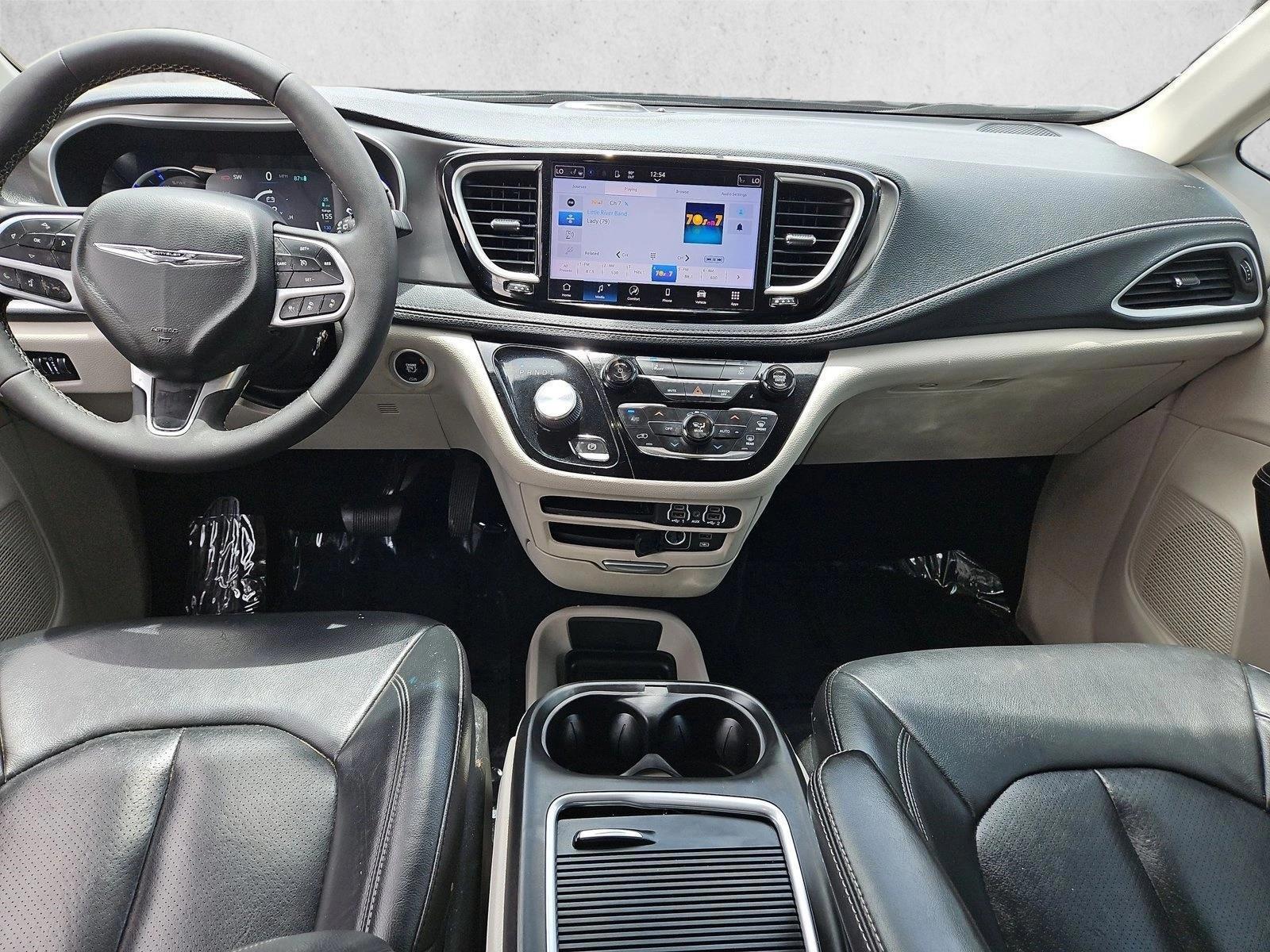 Thumbnail: 2022 Chrysler Pacifica - 3