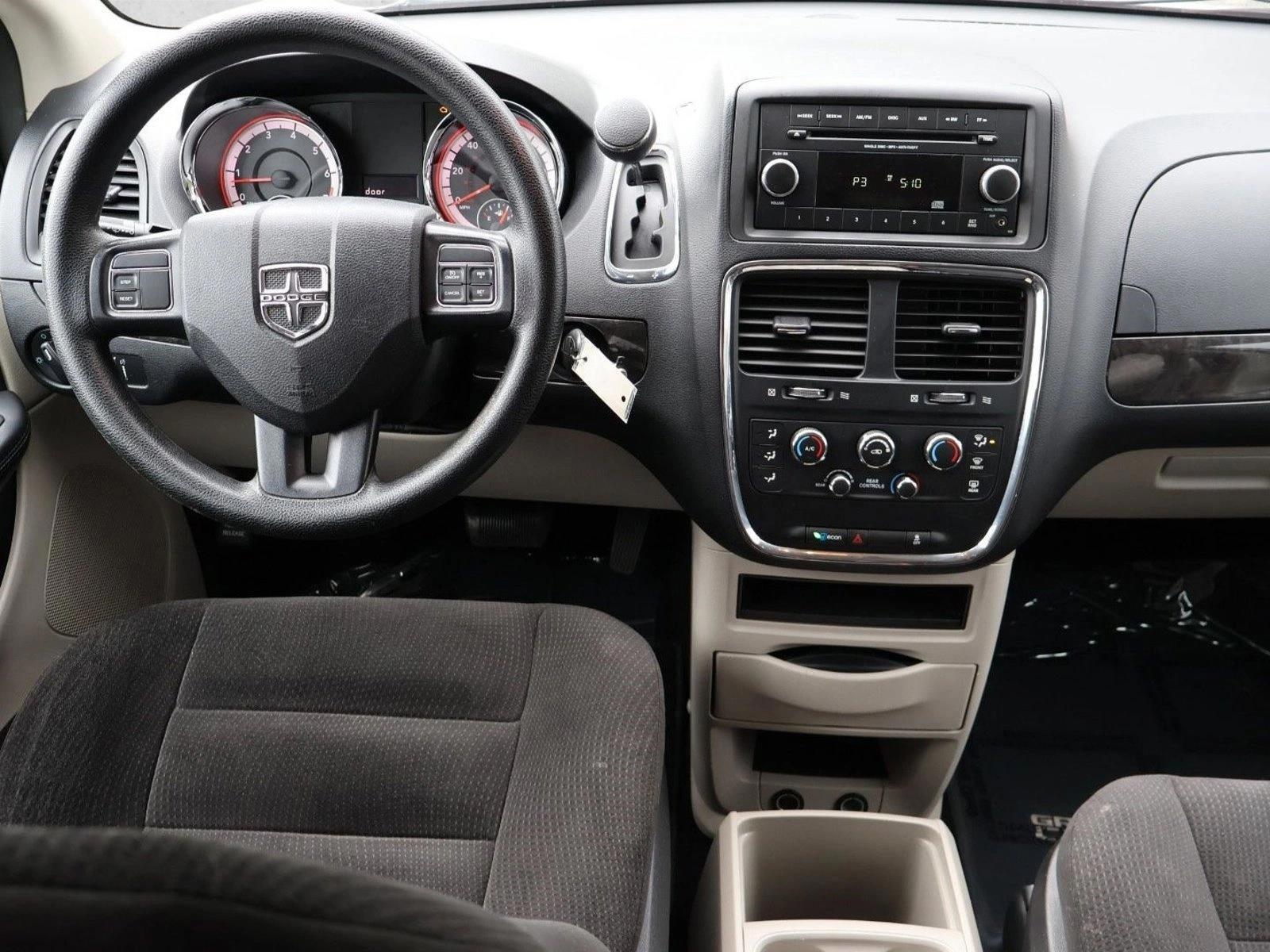Thumbnail: 2016 Dodge Grand Caravan - 3