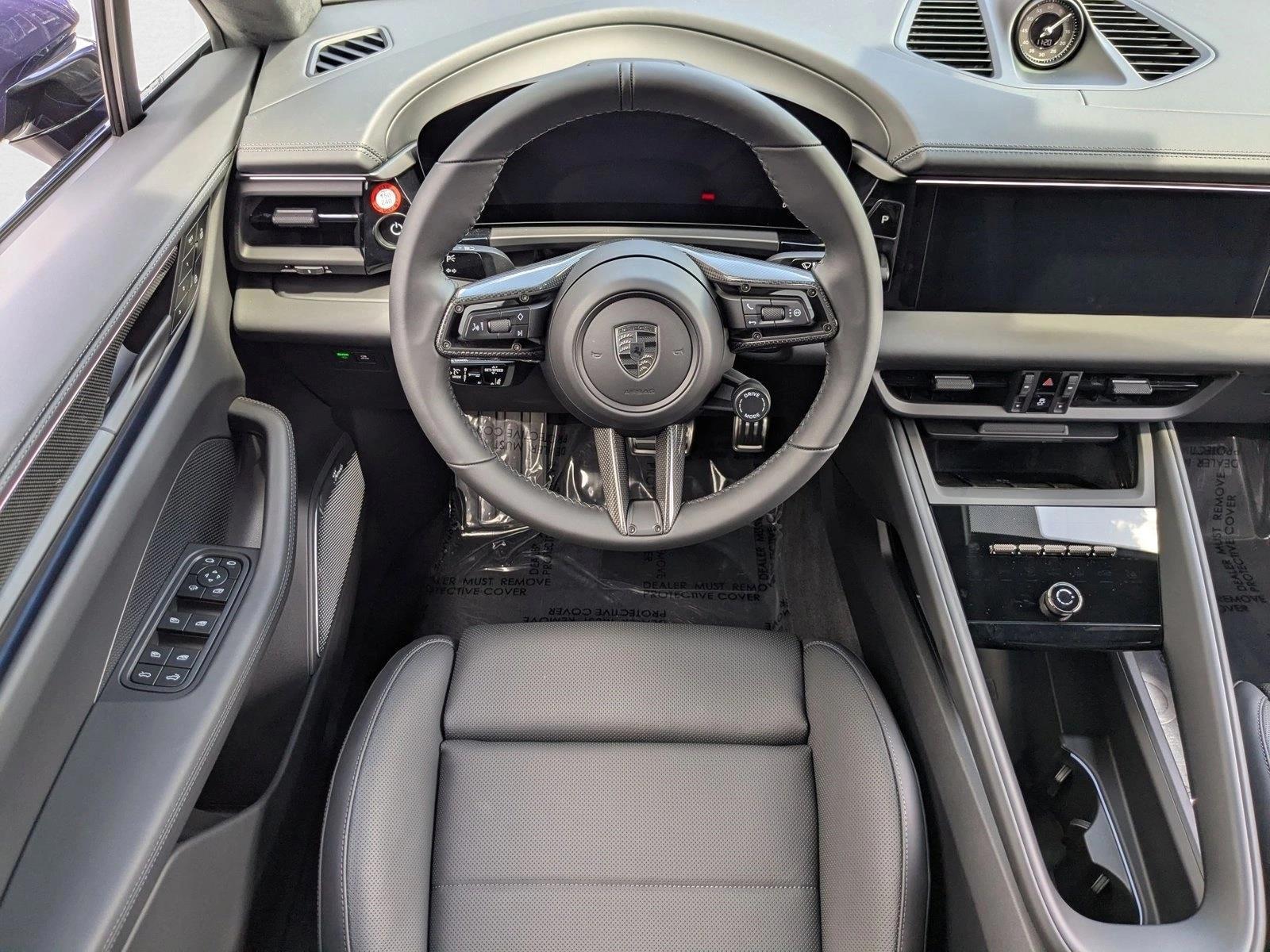 2025 Porsche Macan Turbo Electric - Photo 16