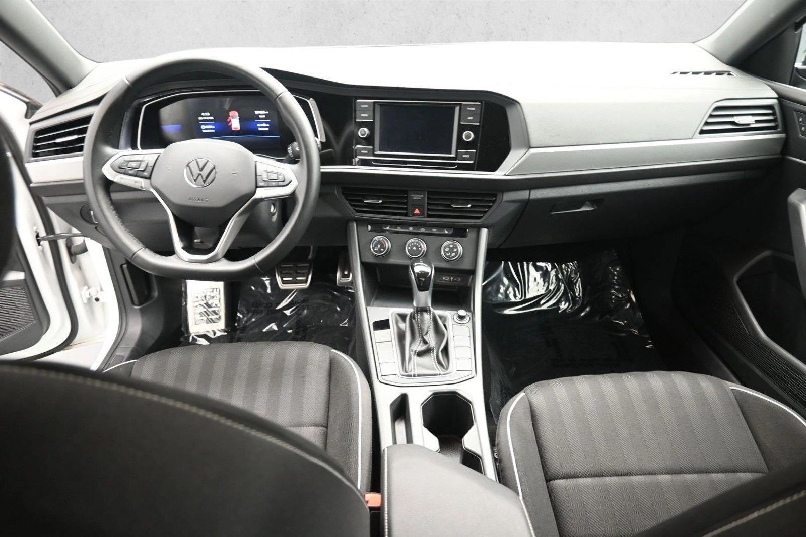 Thumbnail: 2024 Volkswagen Jetta - 4