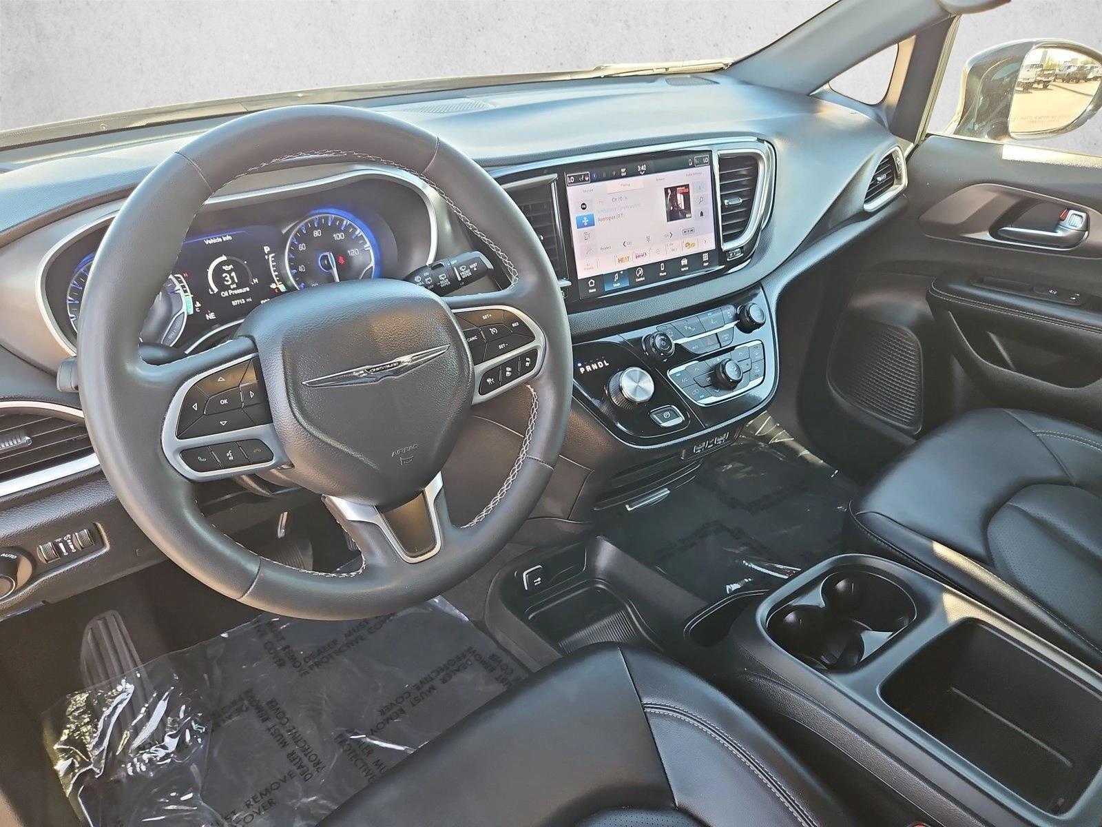 Thumbnail: 2025 Chrysler Pacifica - 3