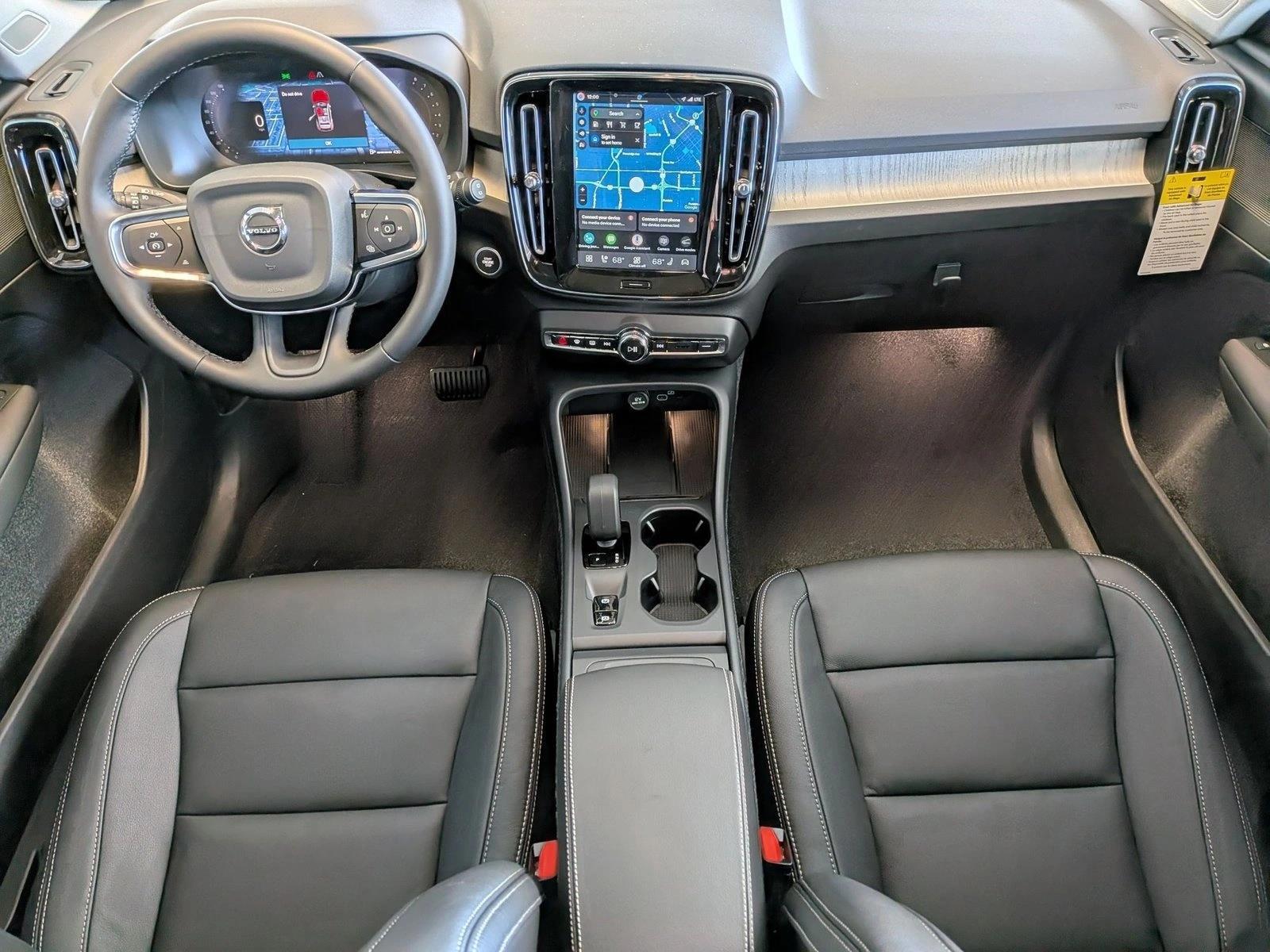 Thumbnail: 2026 Volvo XC40 - 4