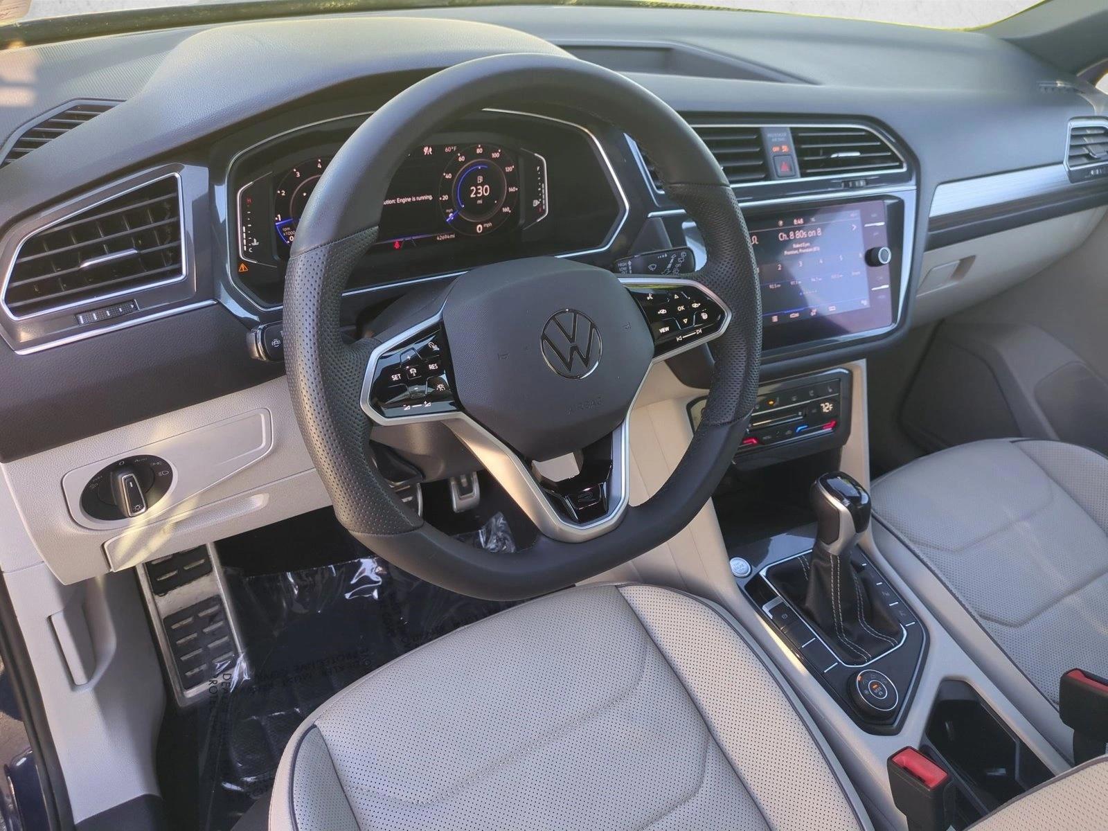 Thumbnail: 2022 Volkswagen Tiguan - 3