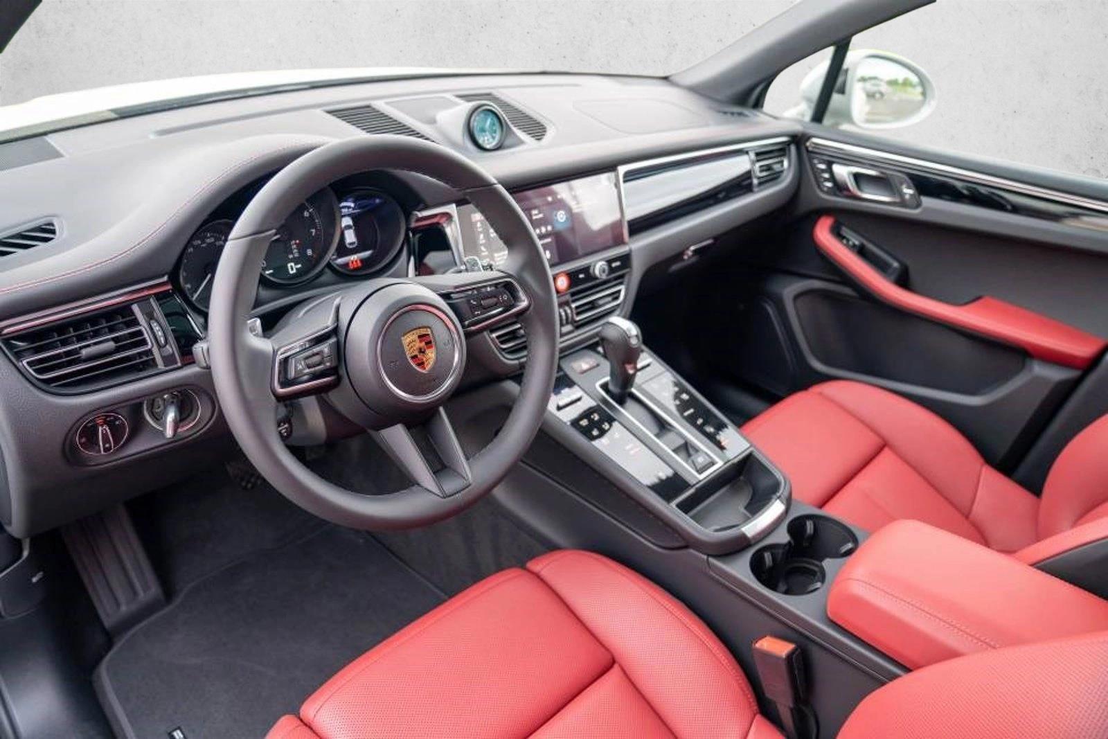 Thumbnail: 2026 Porsche Macan - 3