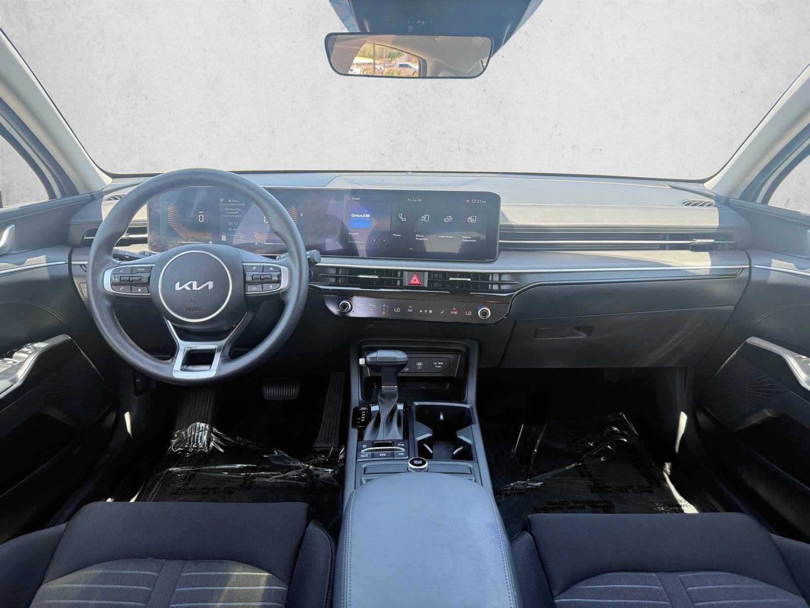 2025 Kia K5 LXS - Photo 14