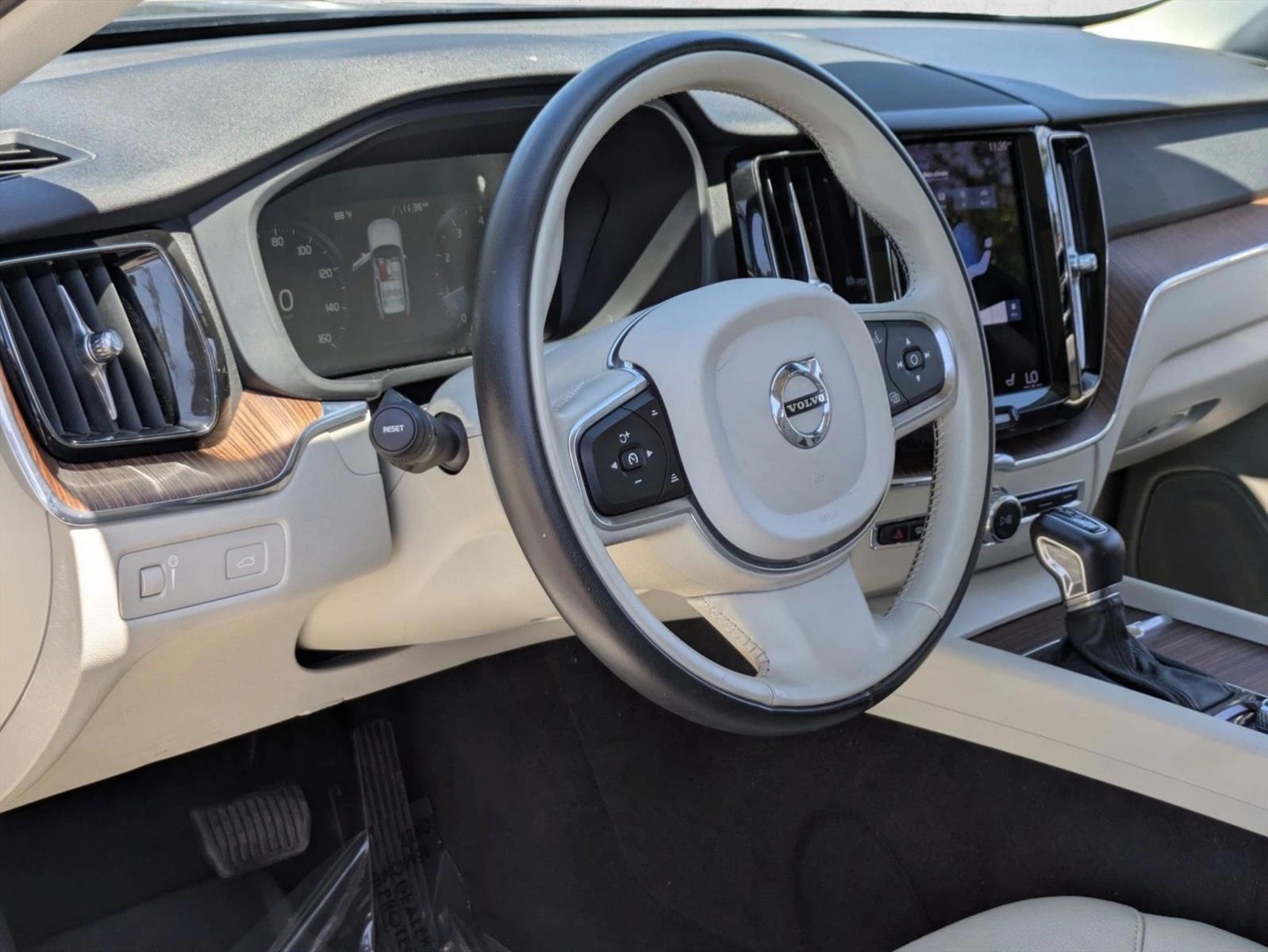 Thumbnail: 2021 Volvo XC60 - 3