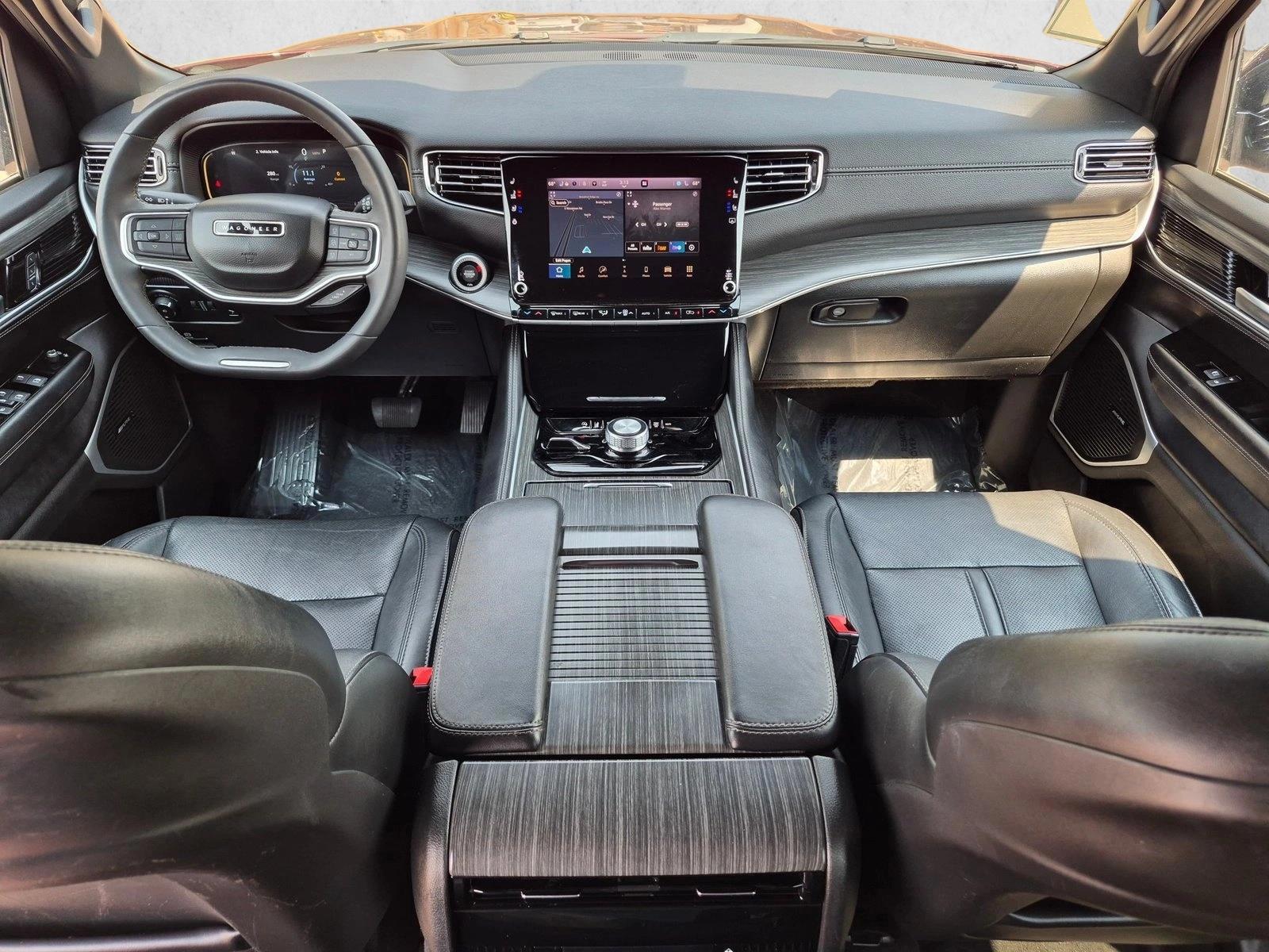 Thumbnail: 2023 Jeep Wagoneer - 4