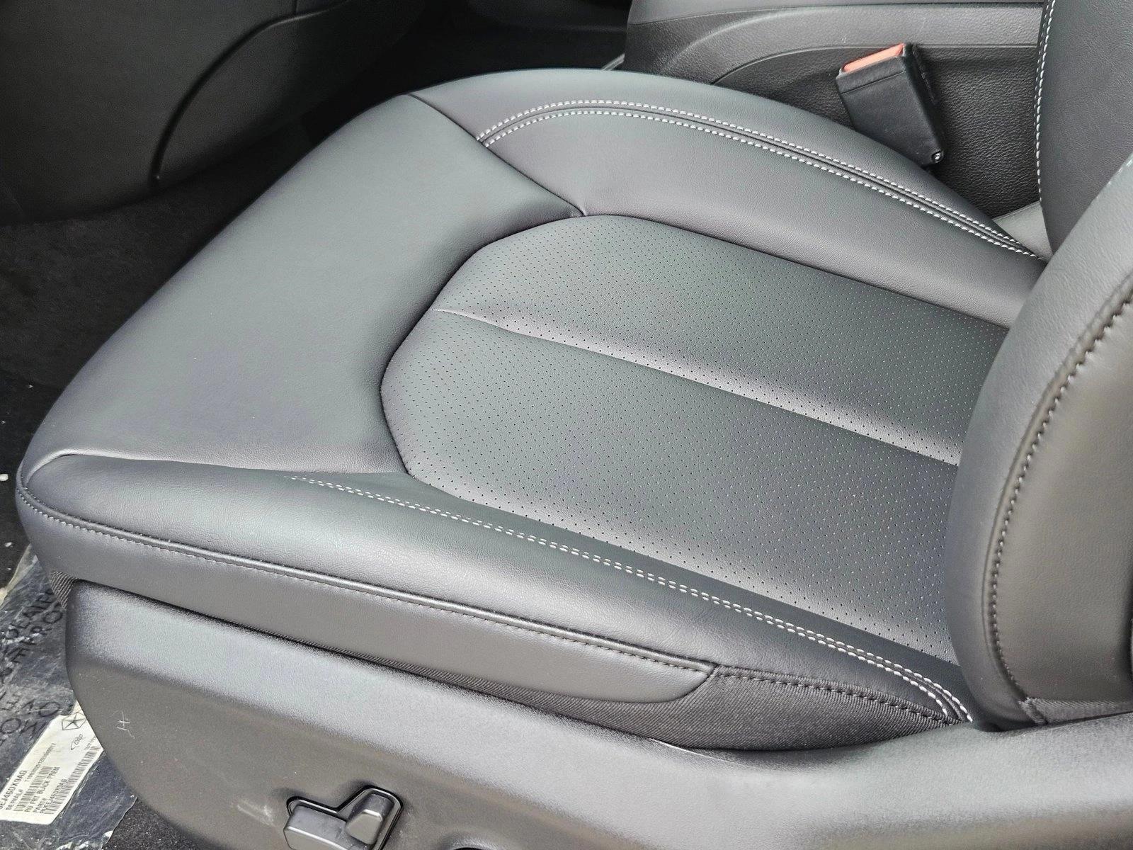 Thumbnail: 2026 Chrysler Pacifica - 4