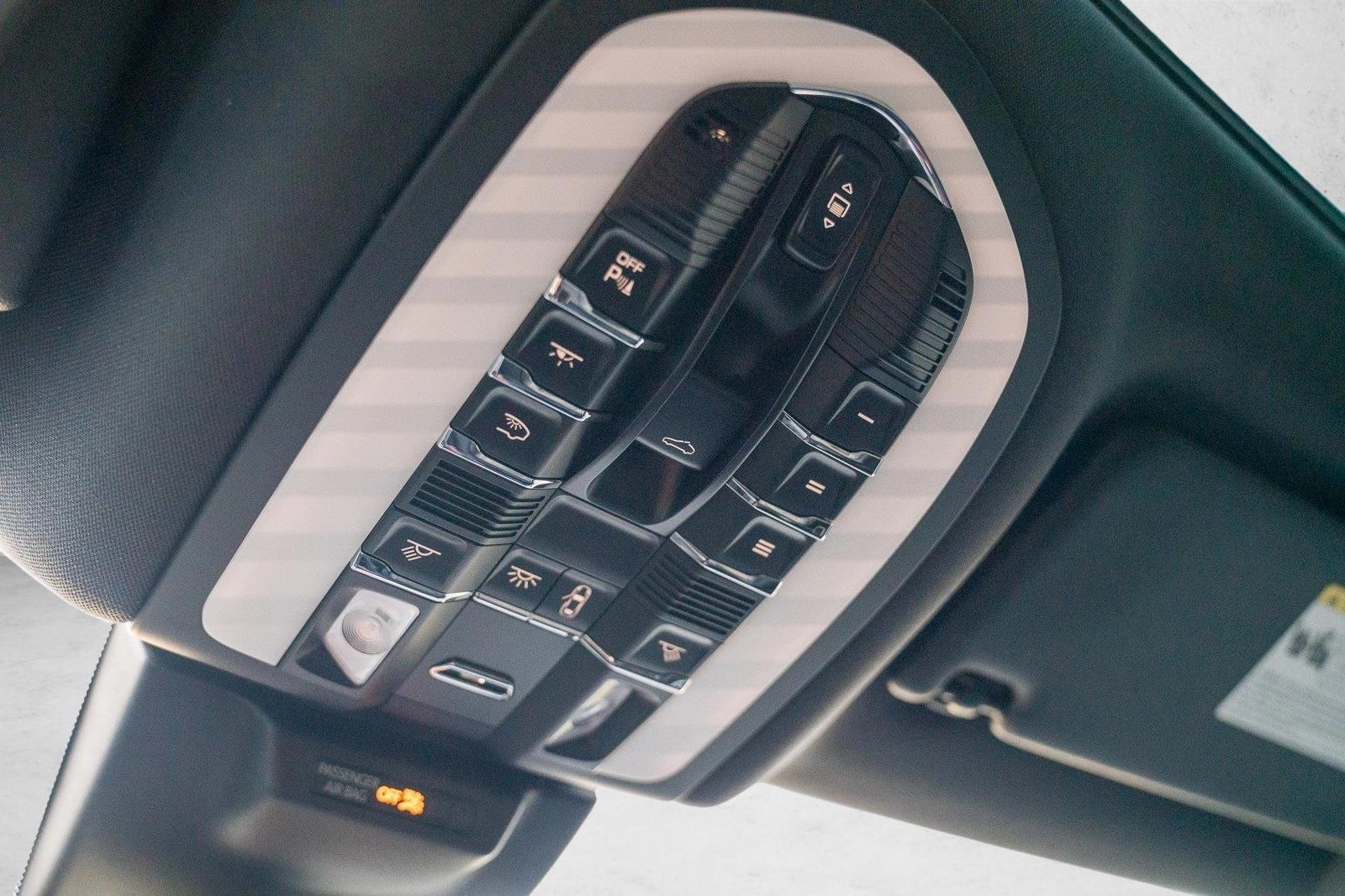 2026 Porsche Macan T - Photo 22