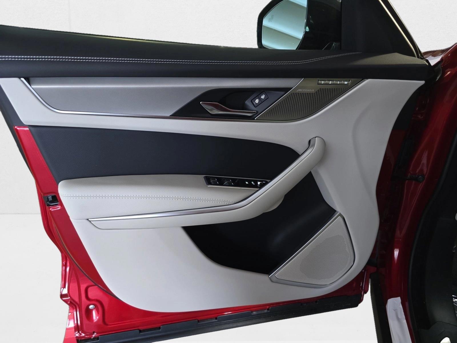 2026 Jaguar F-Pace R-Dynamic S - Photo 23