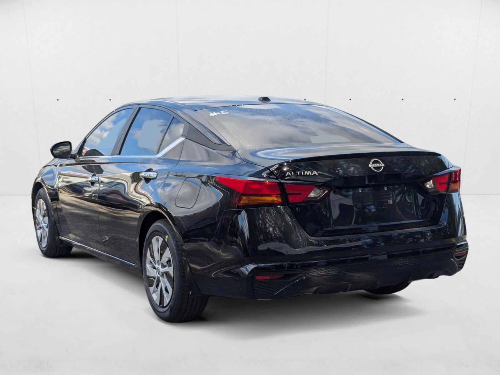2025 Nissan Altima S - Photo 8