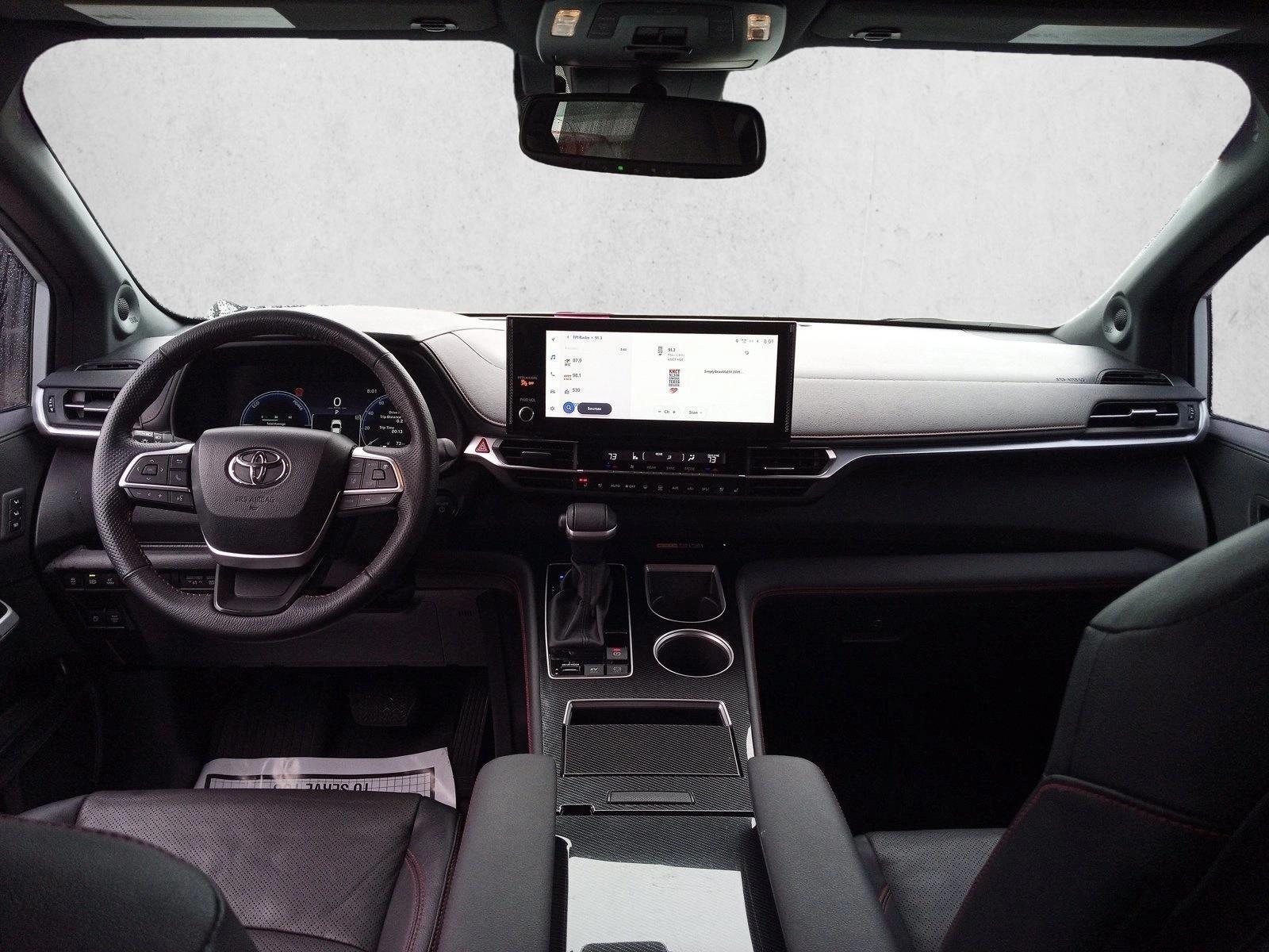 Thumbnail: 2025 Toyota Sienna - 3