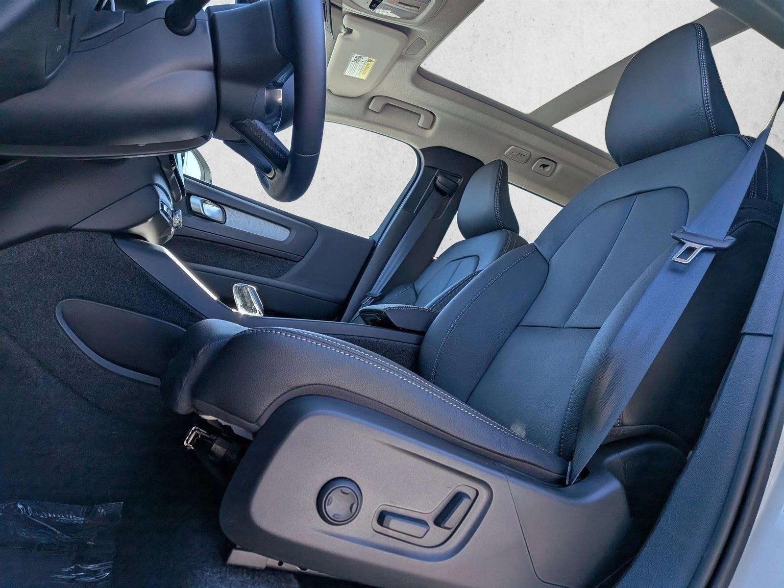 Thumbnail: 2026 Volvo XC40 - 5