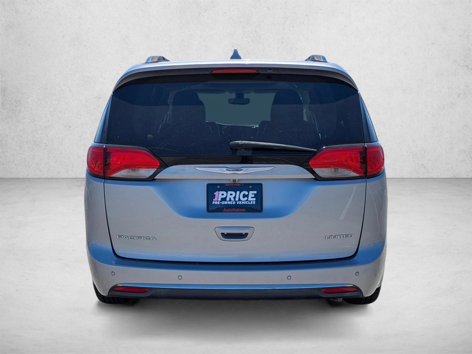 2019 Chrysler Pacifica Limited - Photo 7
