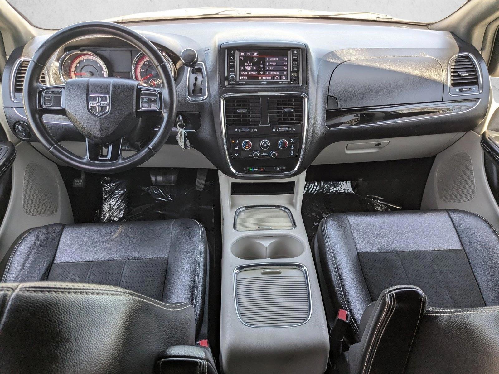 Thumbnail: 2019 Dodge Grand Caravan - 3